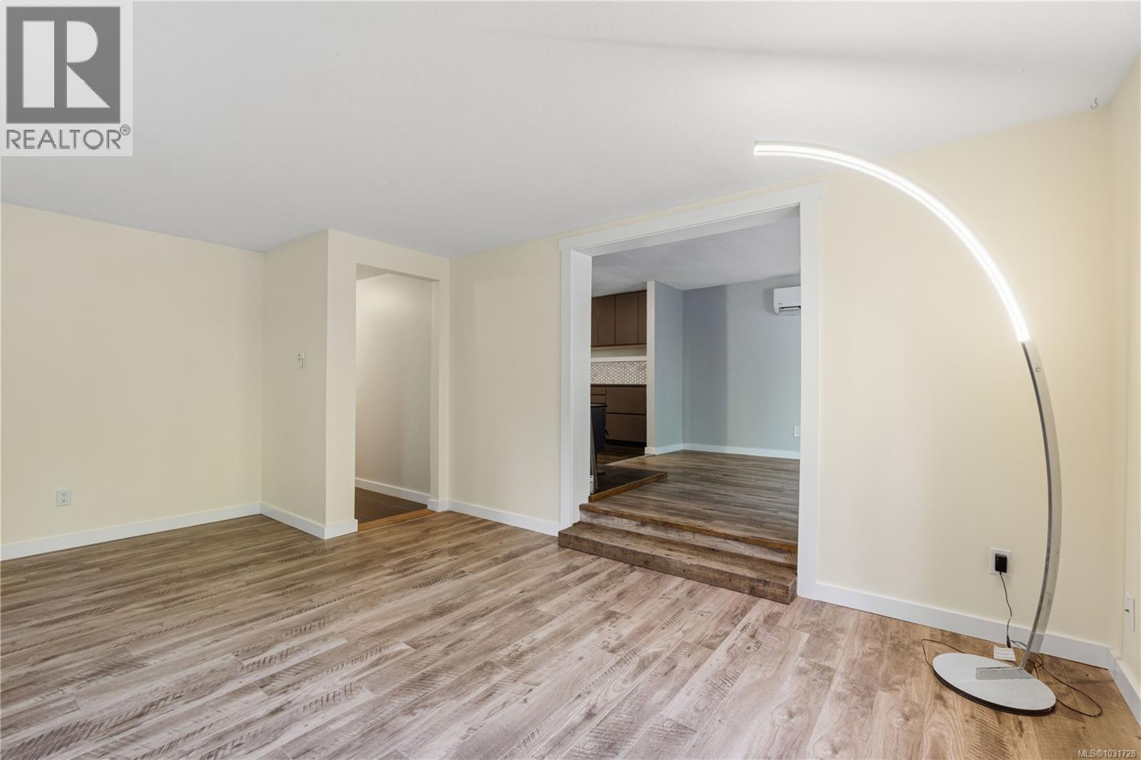 1007 Fabrick Dr - 6