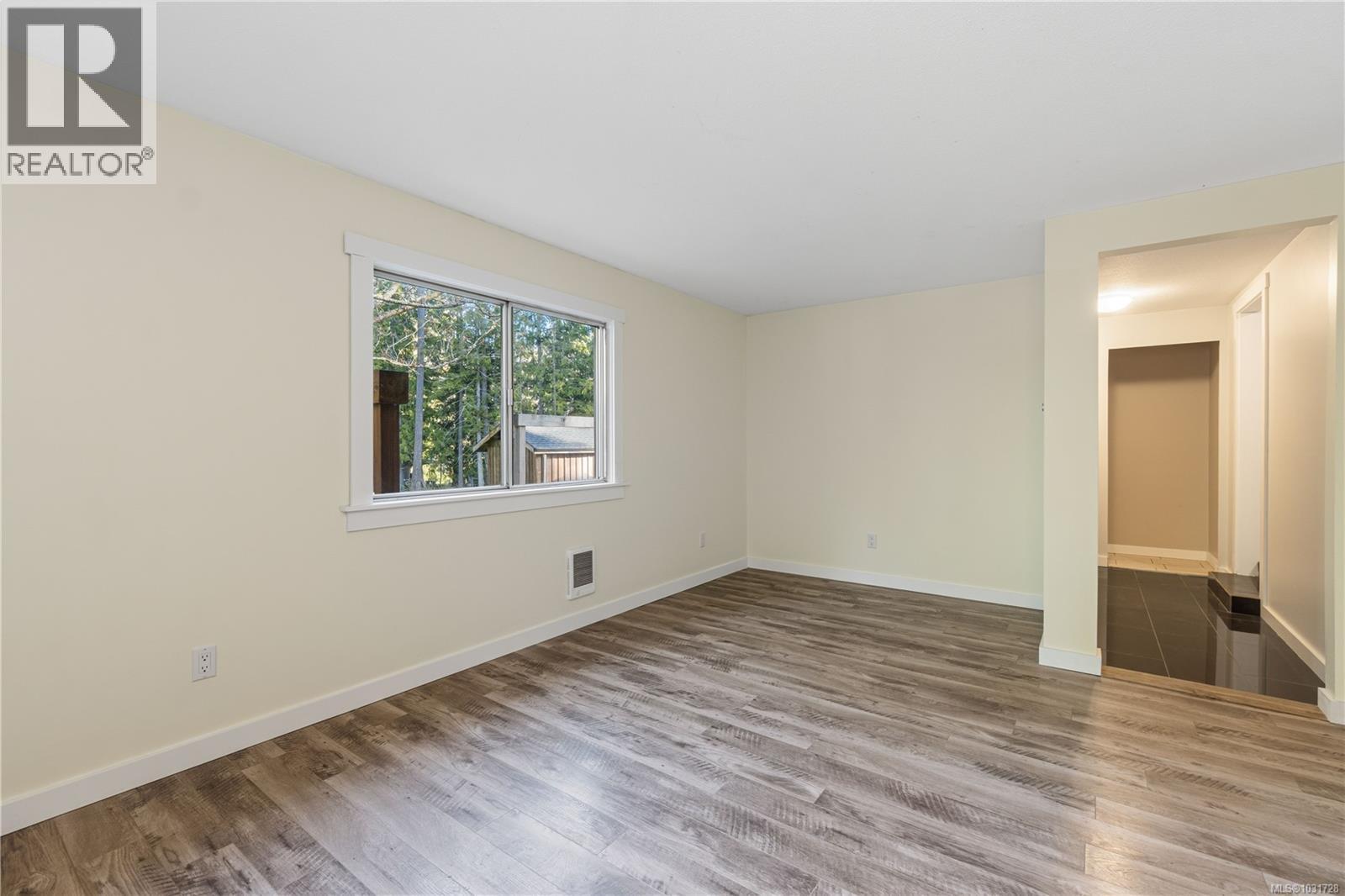 1007 Fabrick Dr - 8