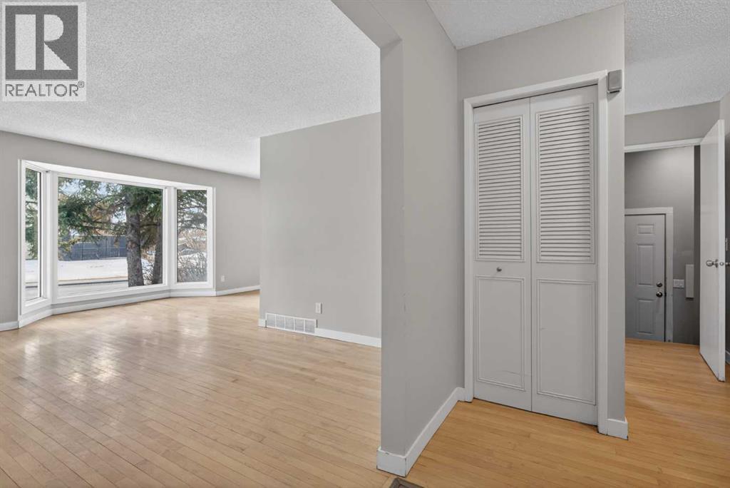 Single Family House Bungalow for Sale in  Dalhart Road NW Dalhousie Calgary 