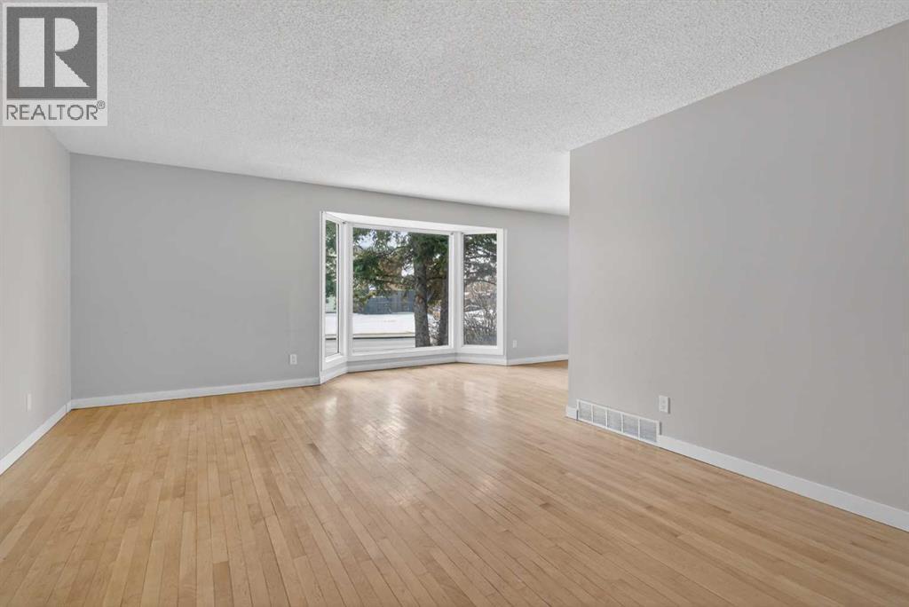 Single Family House Bungalow for Sale in  Dalhart Road NW Dalhousie Calgary 