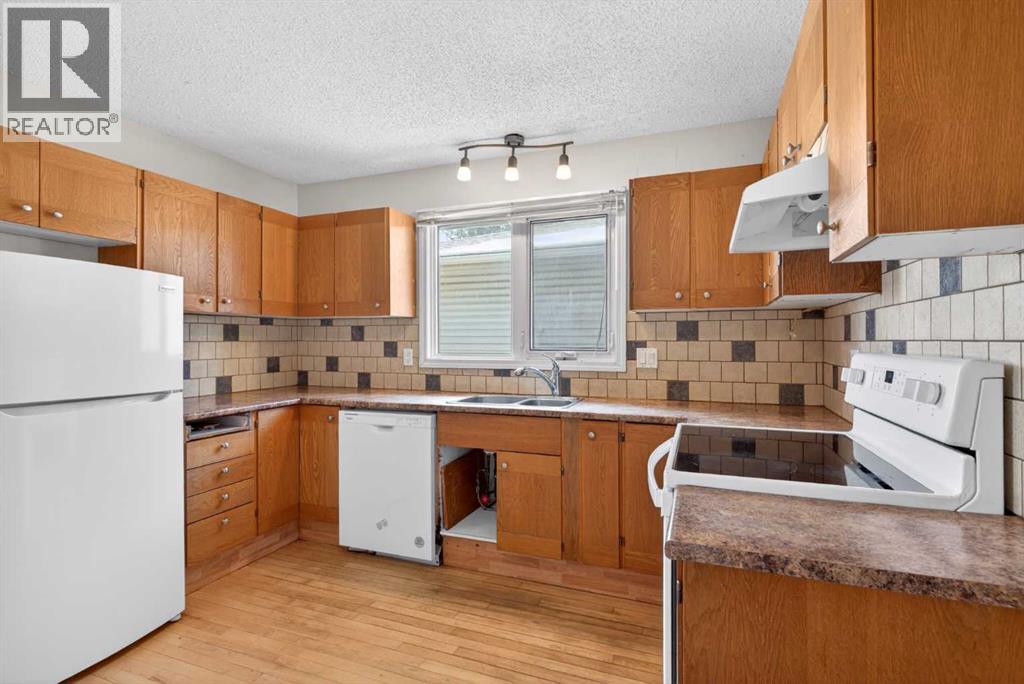 Single Family House Bungalow for Sale in  Dalhart Road NW Dalhousie Calgary 