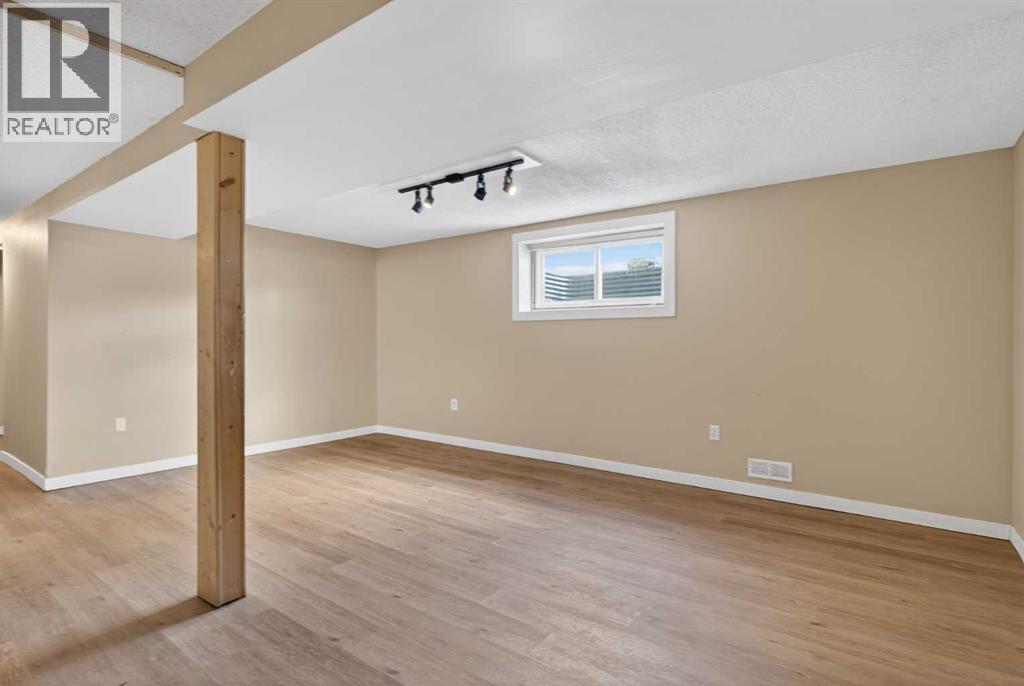 Single Family House Bungalow for Sale in  Dalhart Road NW Dalhousie Calgary 