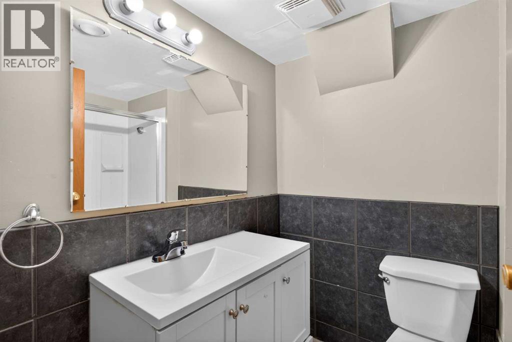 Single Family House Bungalow for Sale in  Dalhart Road NW Dalhousie Calgary 