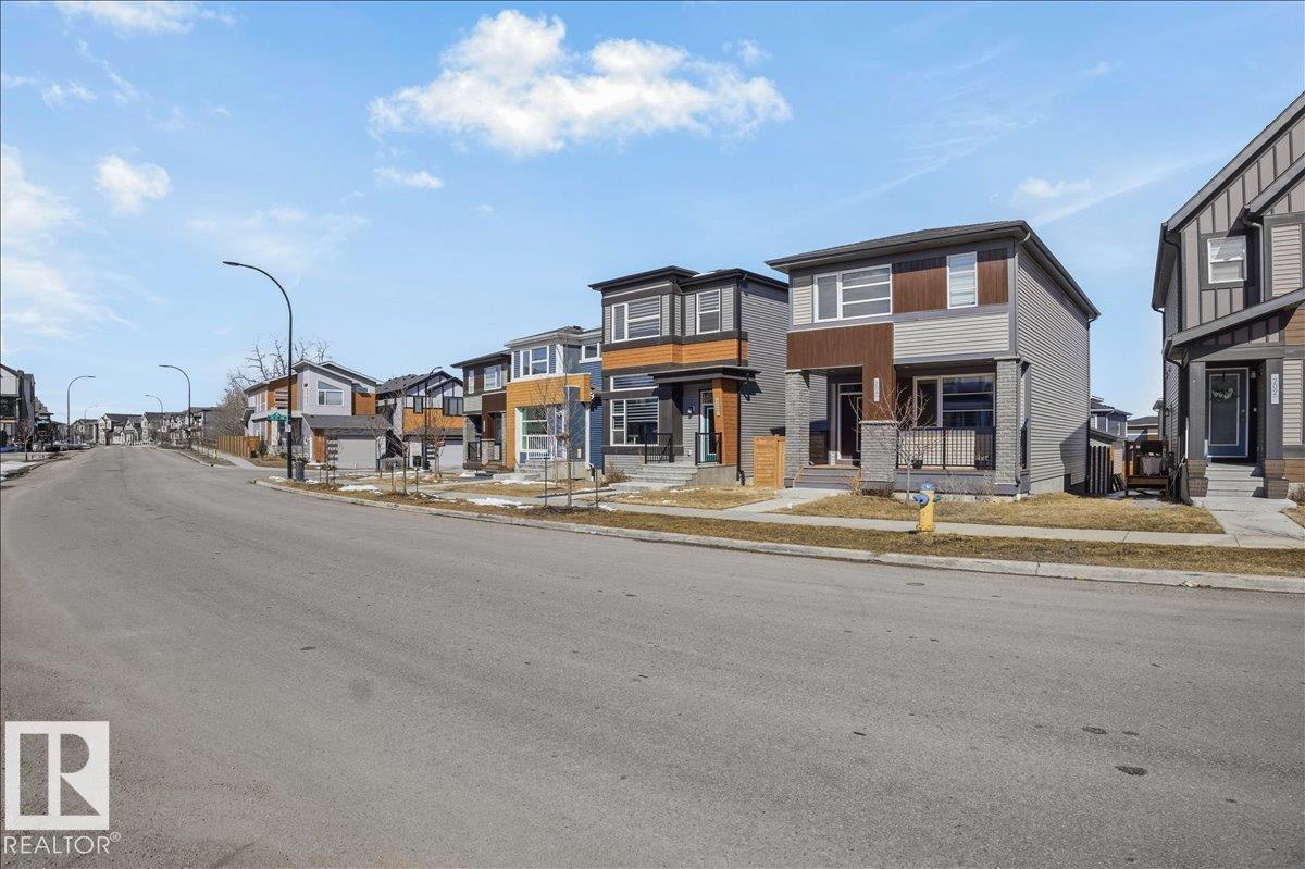 204 CHARLESWORTH DR SW, Edmonton