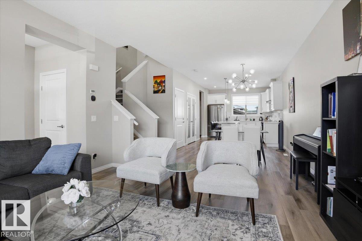 204 CHARLESWORTH DR SW, Edmonton