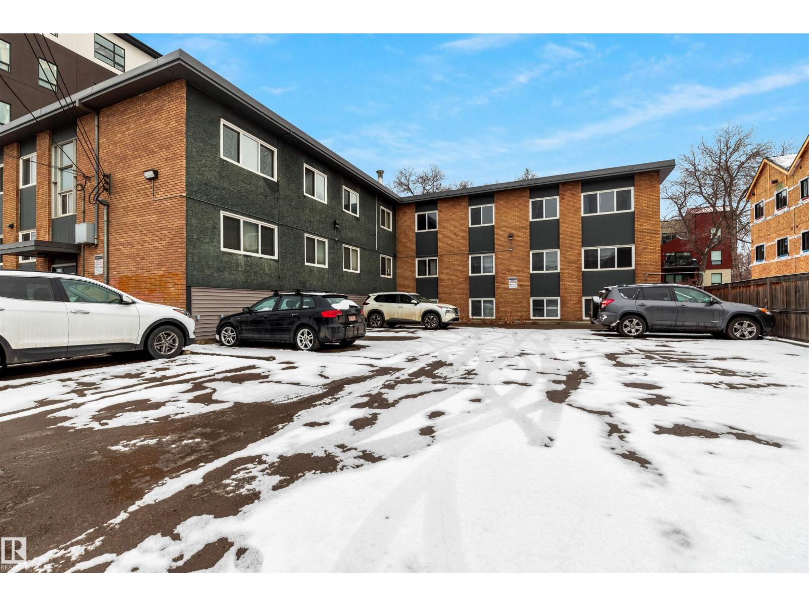 #32 10015 83 AV NW, Edmonton