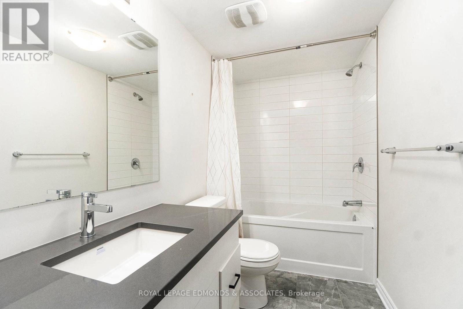 2nd Upstairs Bathroom