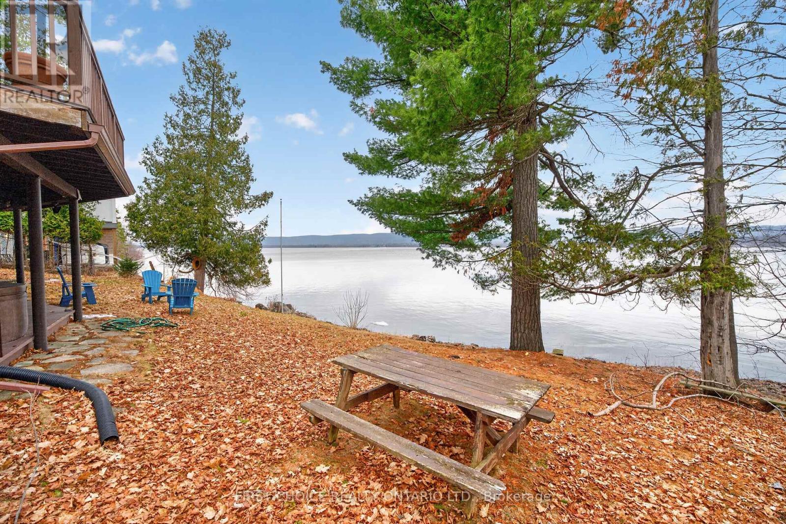 2890 BARLOW CRESCENT - 11