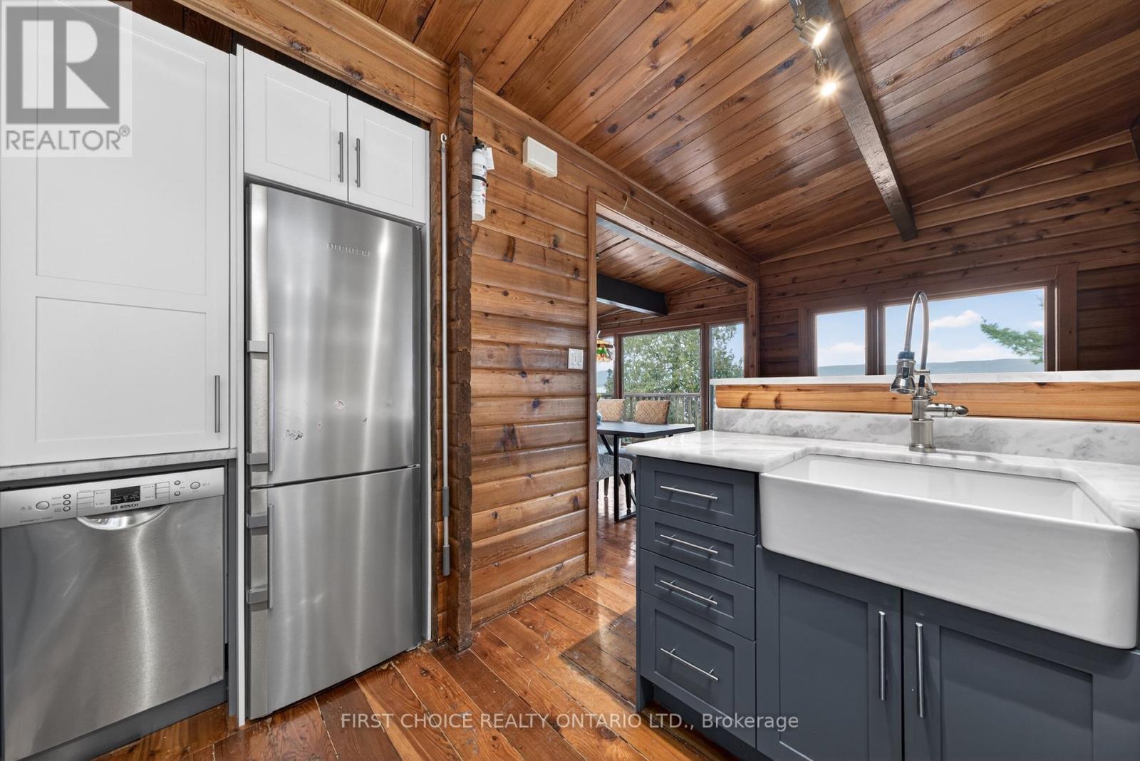 2890 BARLOW CRESCENT - 22