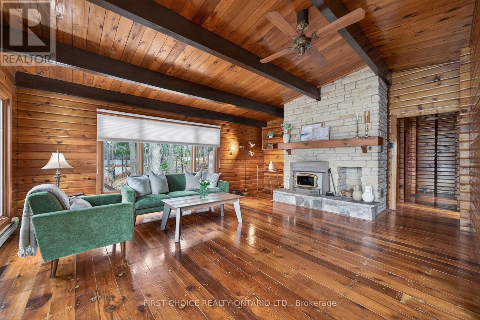 2890 BARLOW CRESCENT - 24