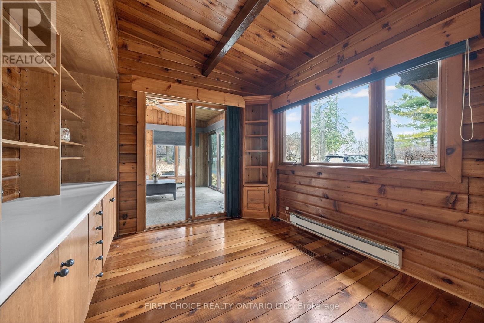 2890 BARLOW CRESCENT - 30