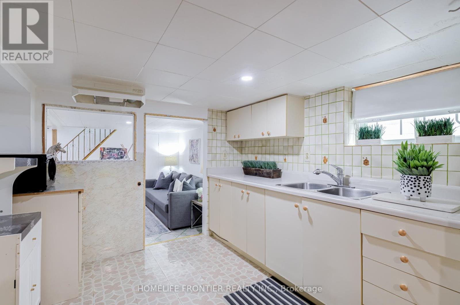 1105 GREENWOOD AVENUE - 42