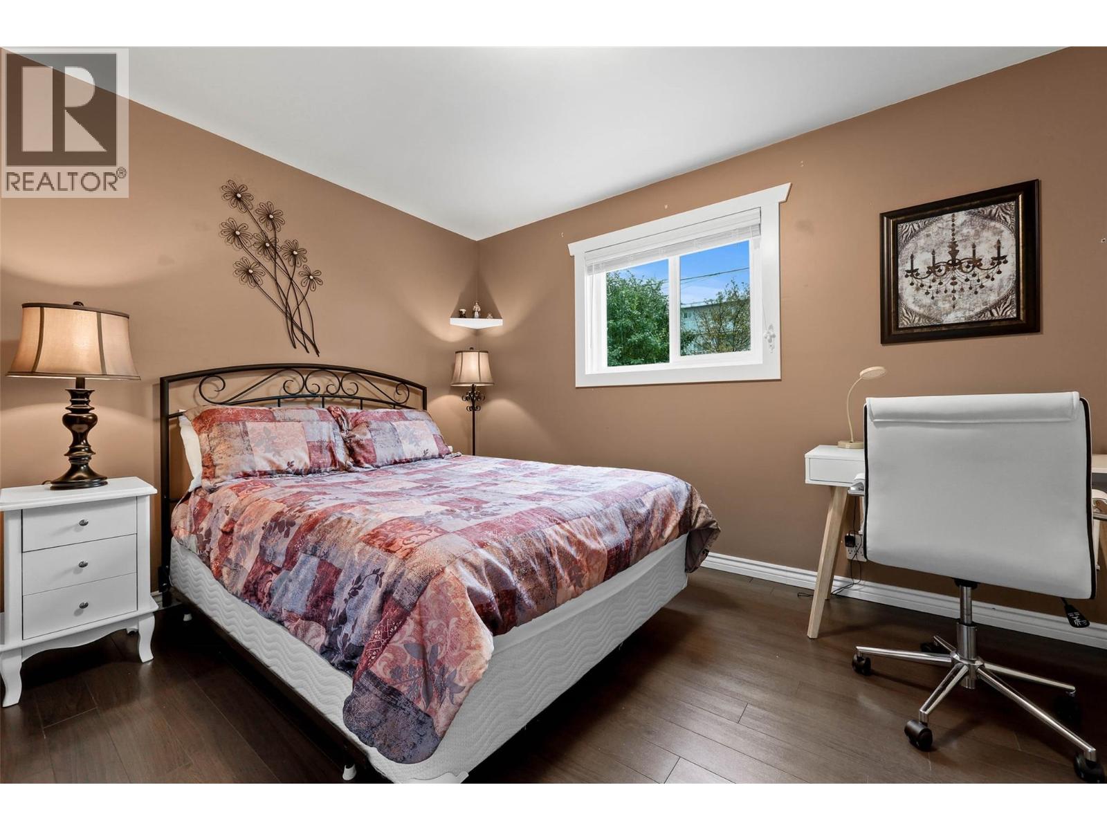 647 HEMLOCK STREET - 10