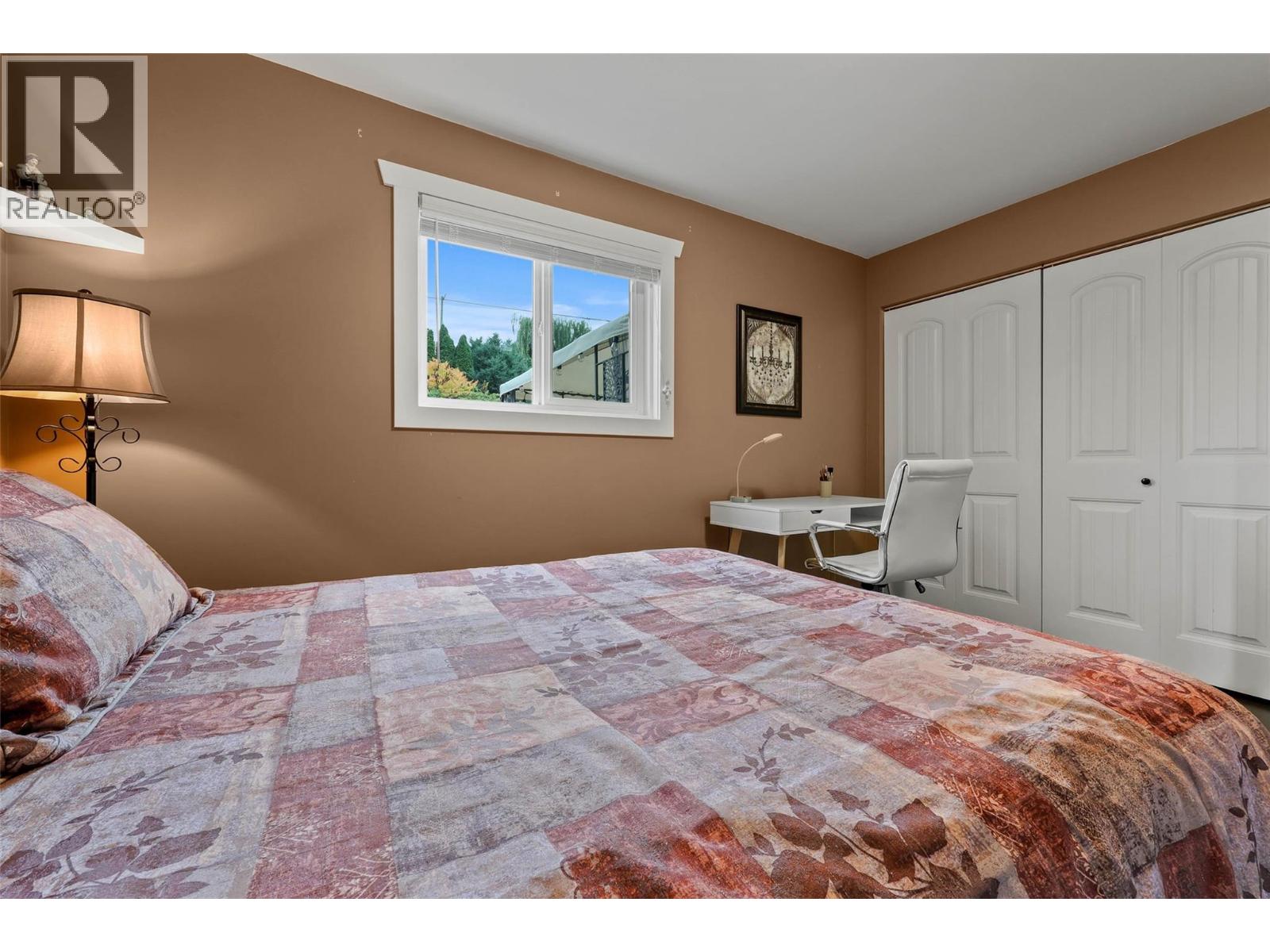 647 HEMLOCK STREET - 11