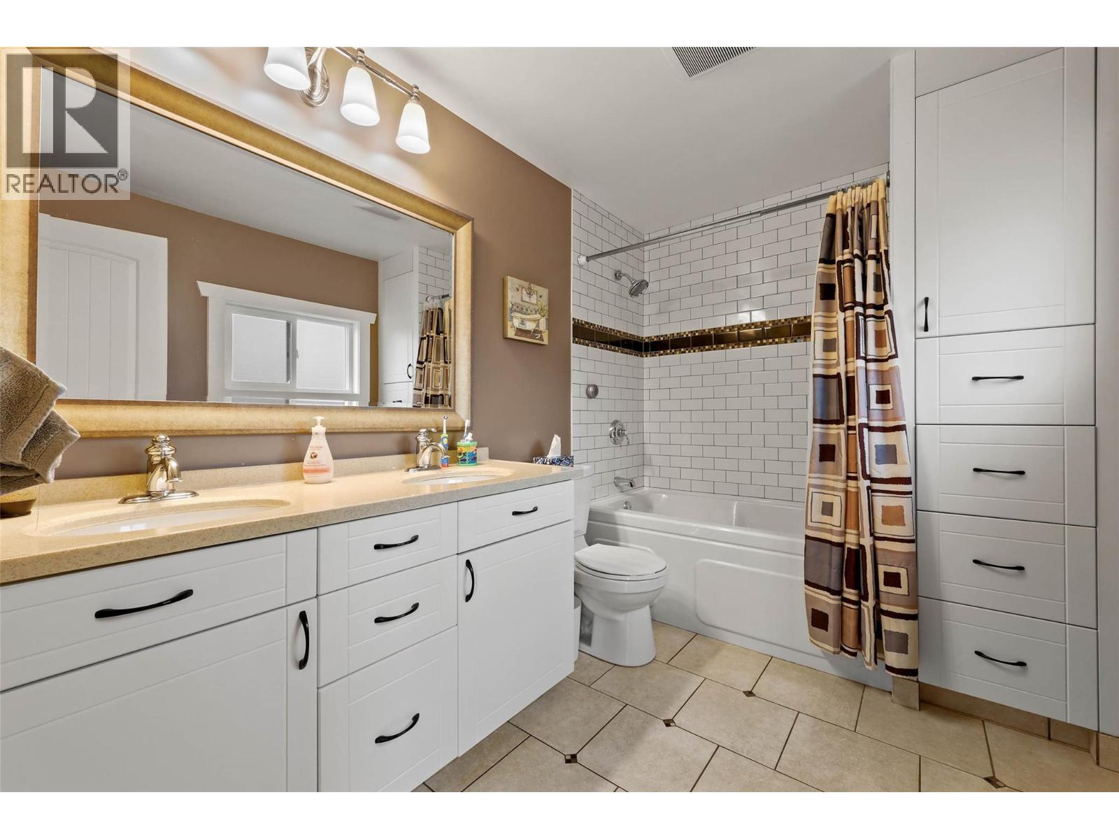 647 HEMLOCK STREET - 12