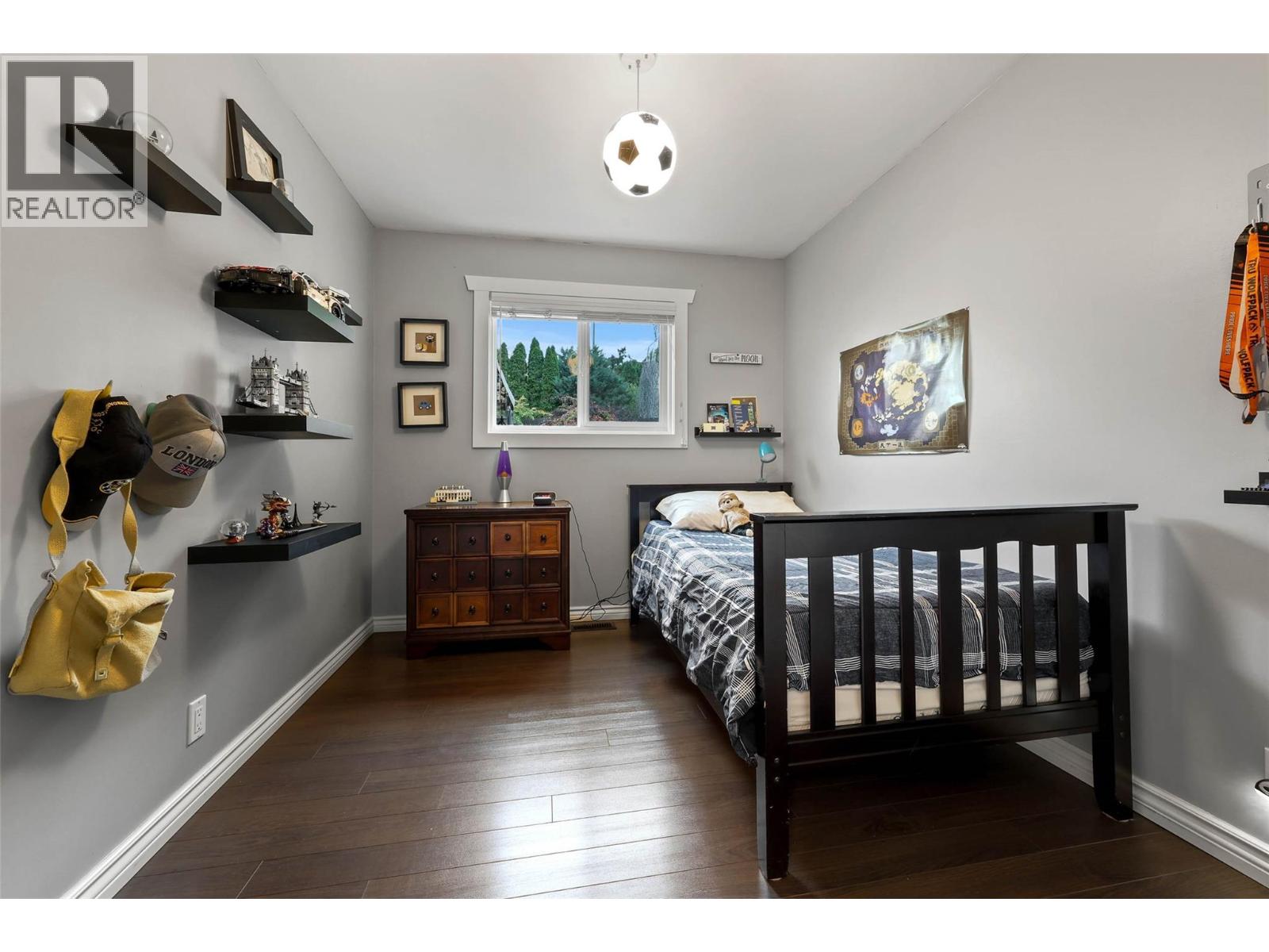 647 HEMLOCK STREET - 13