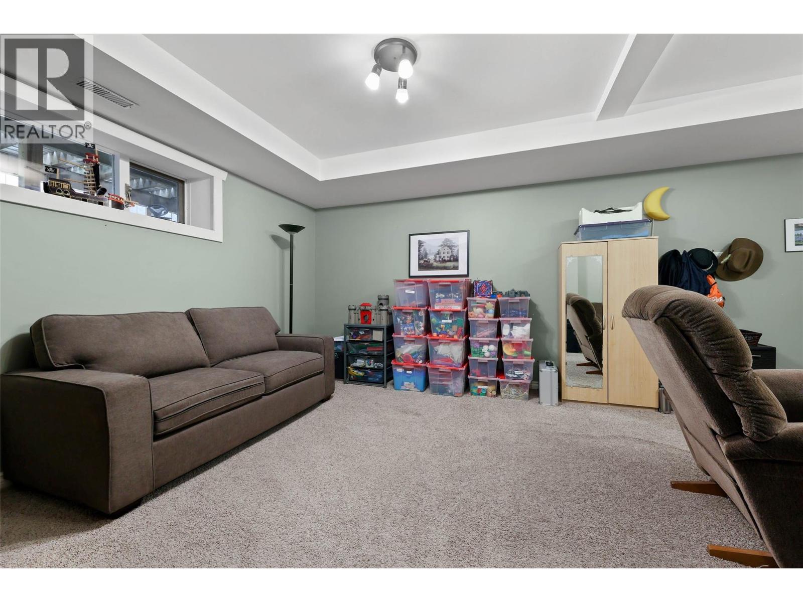 647 HEMLOCK STREET - 17