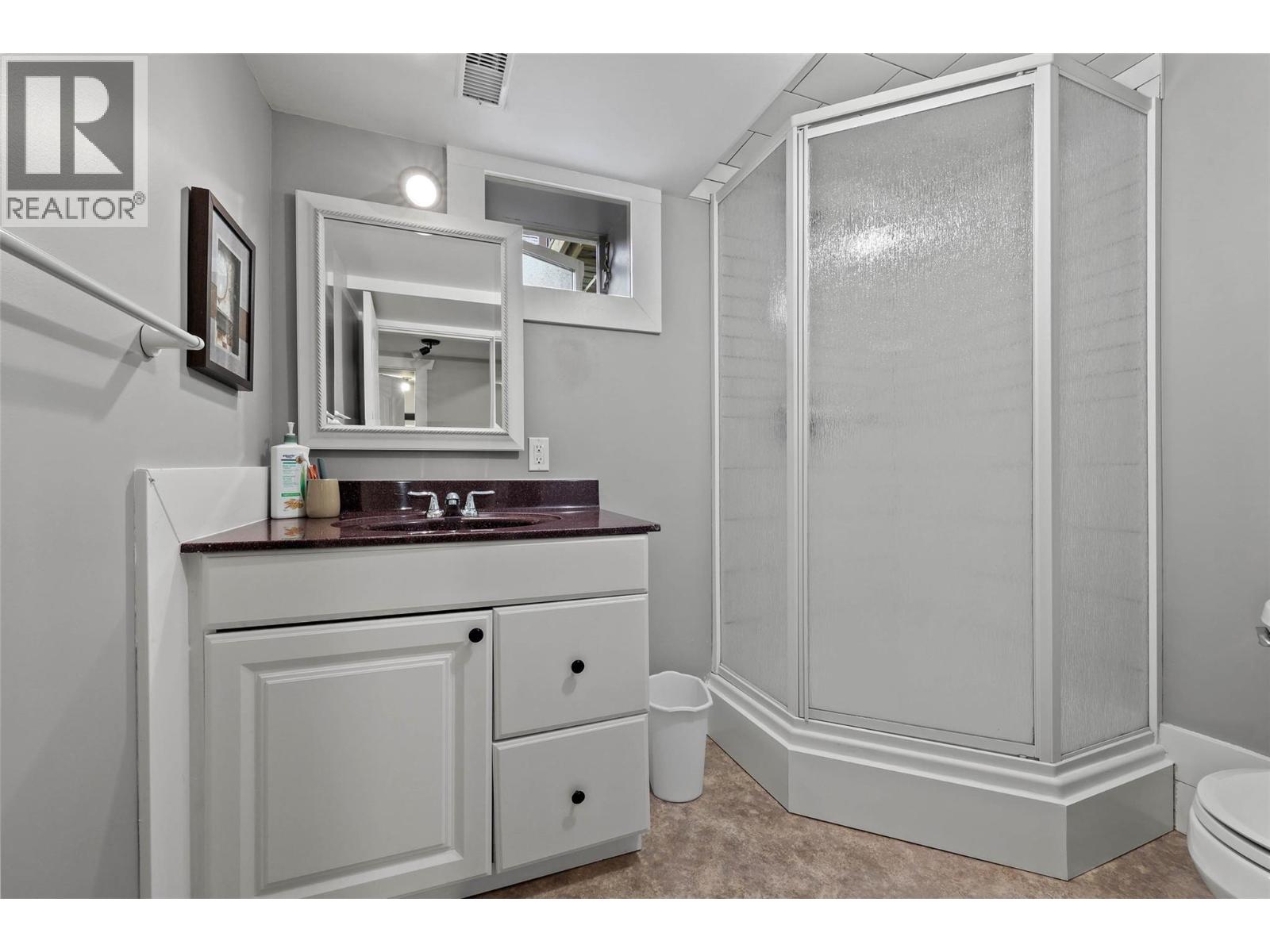 647 HEMLOCK STREET - 19