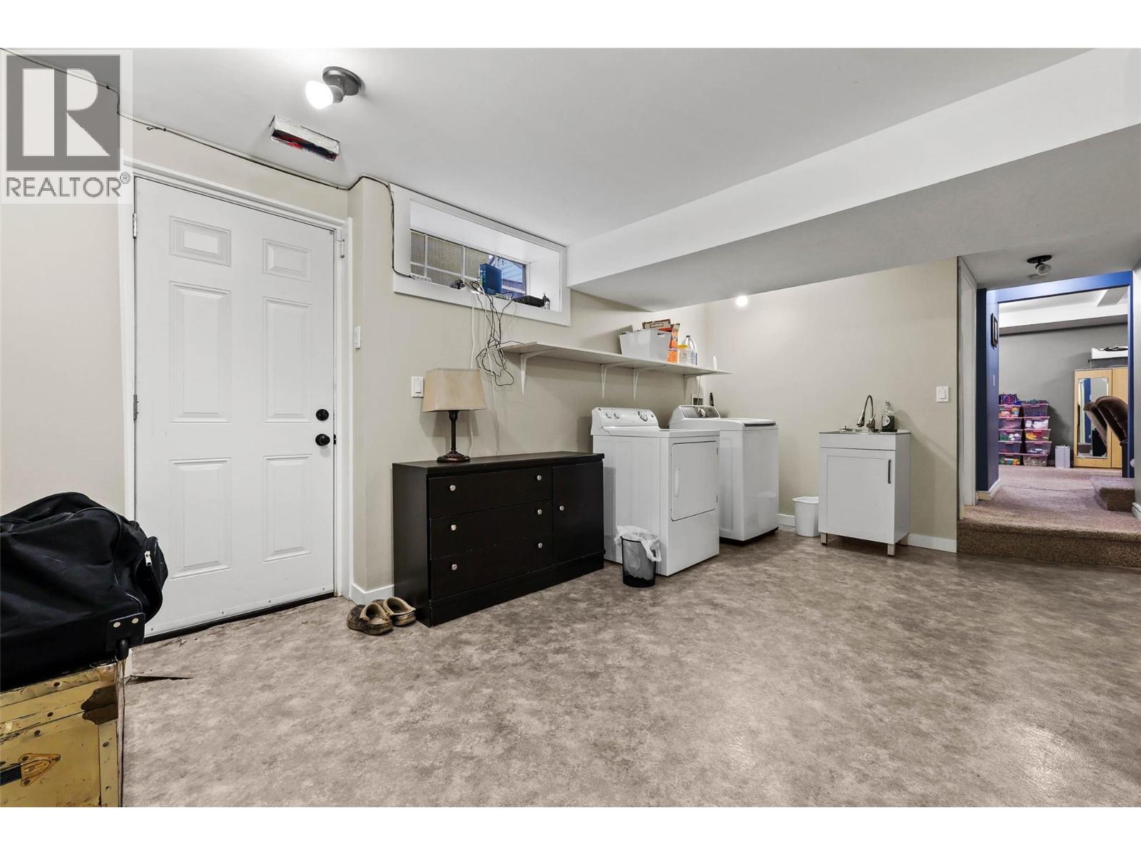 647 HEMLOCK STREET - 22