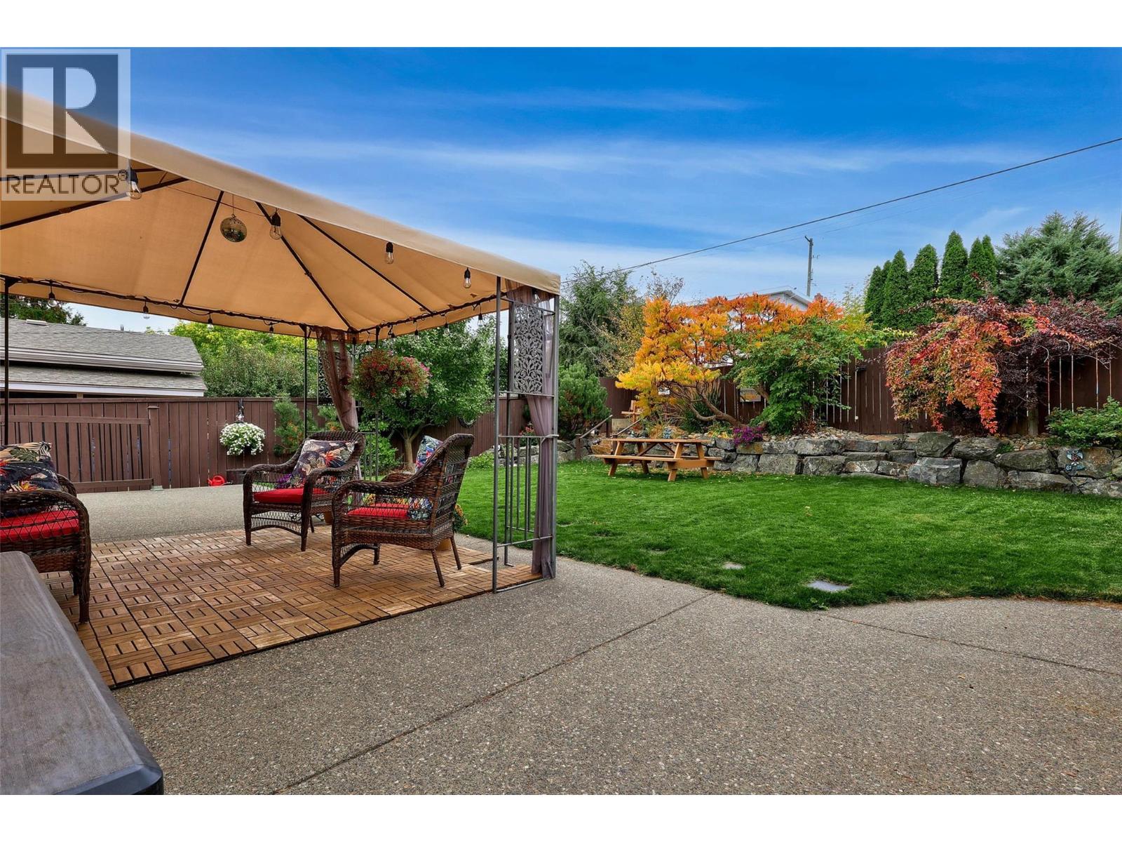 647 HEMLOCK STREET - 25