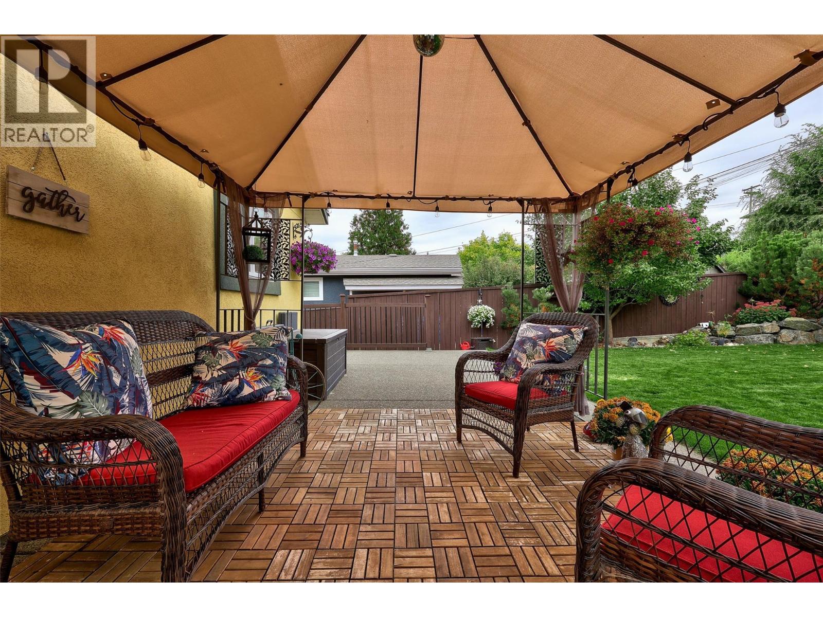 647 HEMLOCK STREET - 26