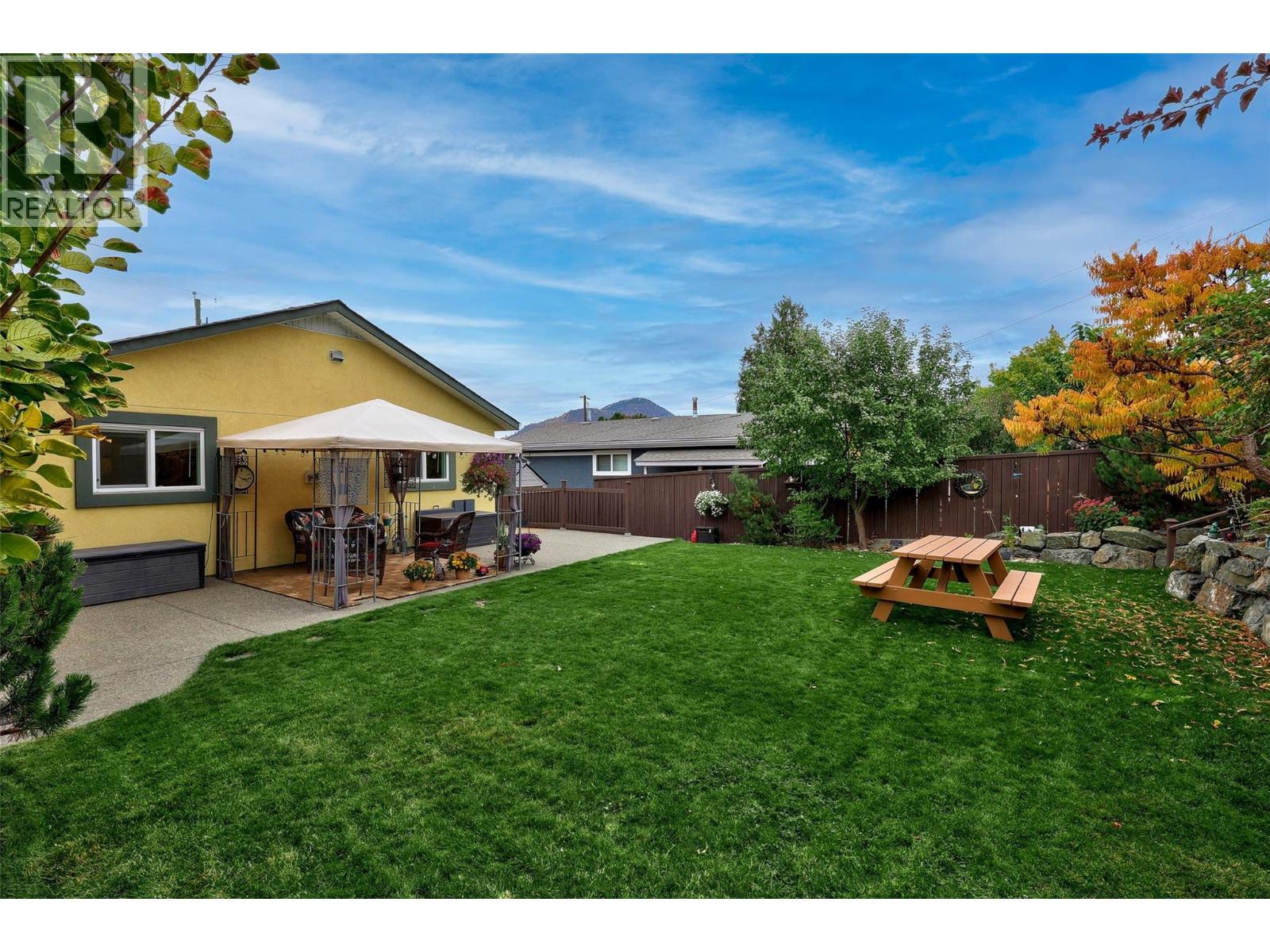 647 HEMLOCK STREET - 28