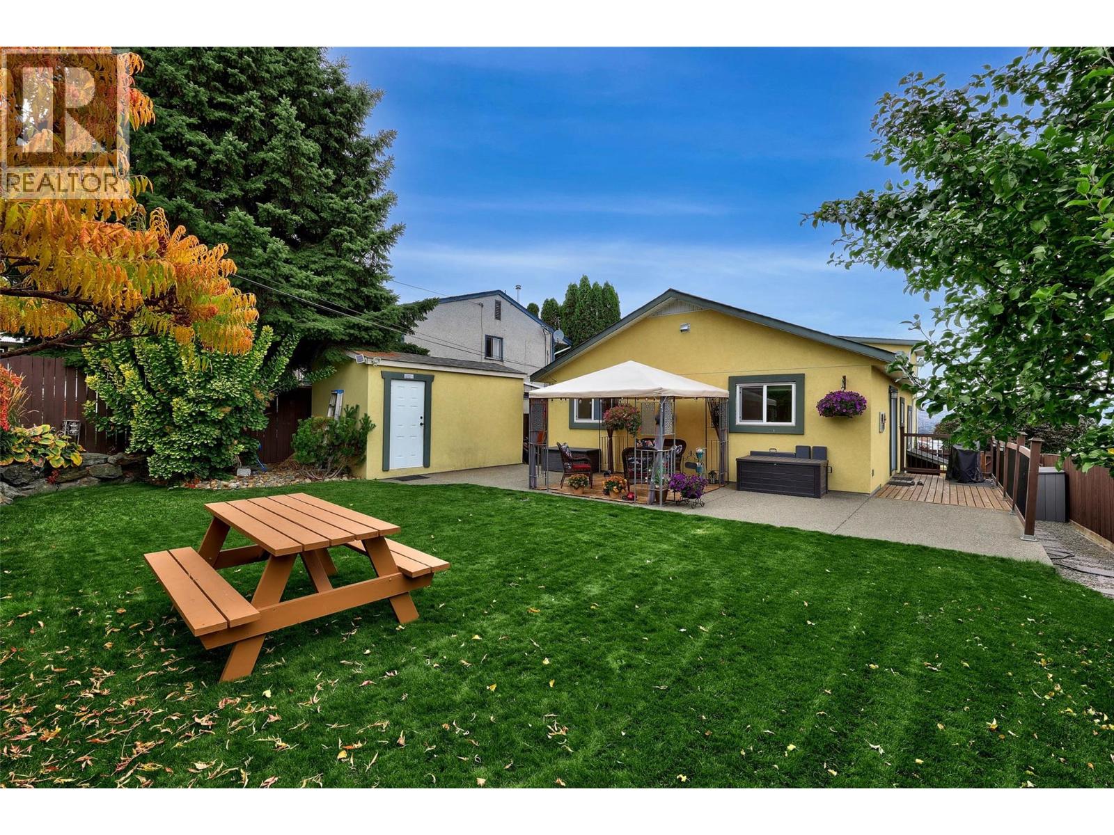 647 HEMLOCK STREET - 29