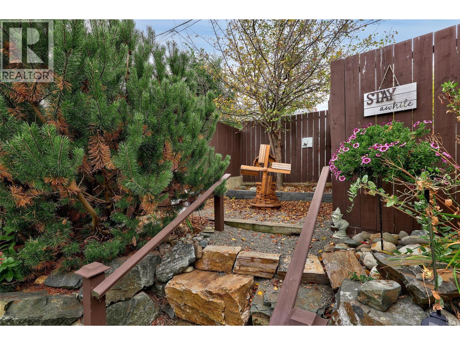 647 HEMLOCK STREET - 30