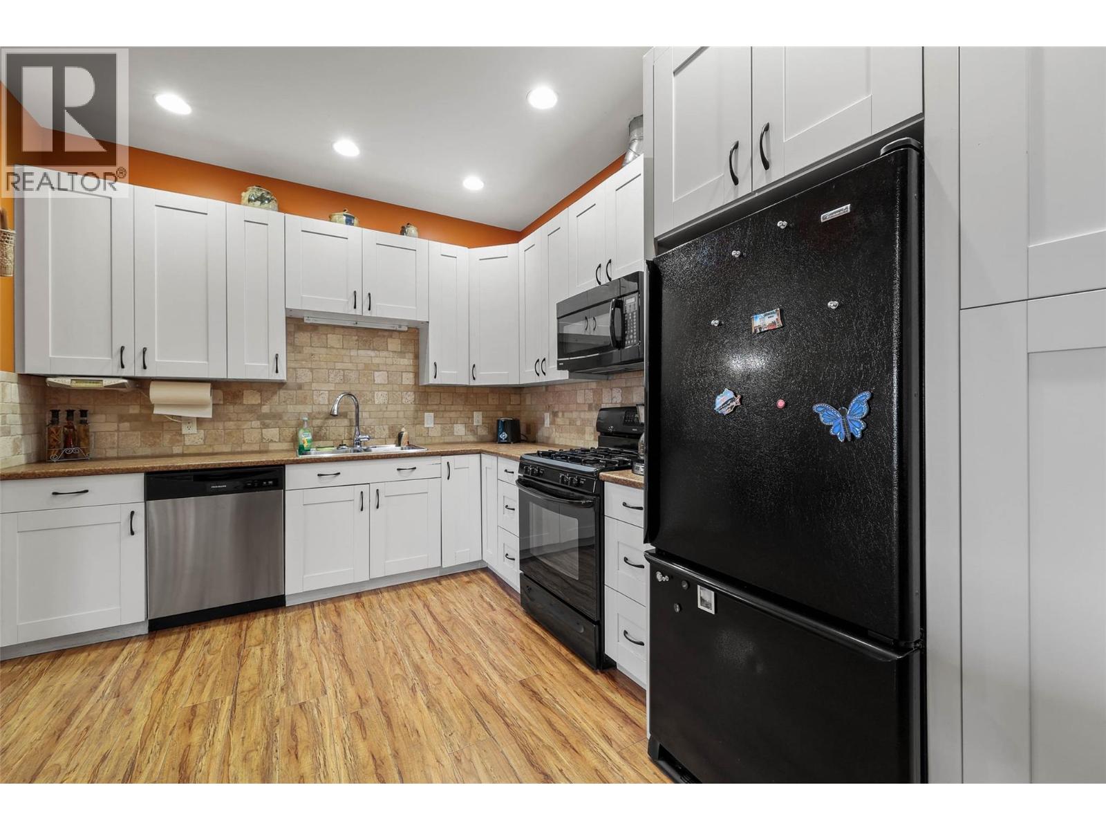 647 HEMLOCK STREET - 4