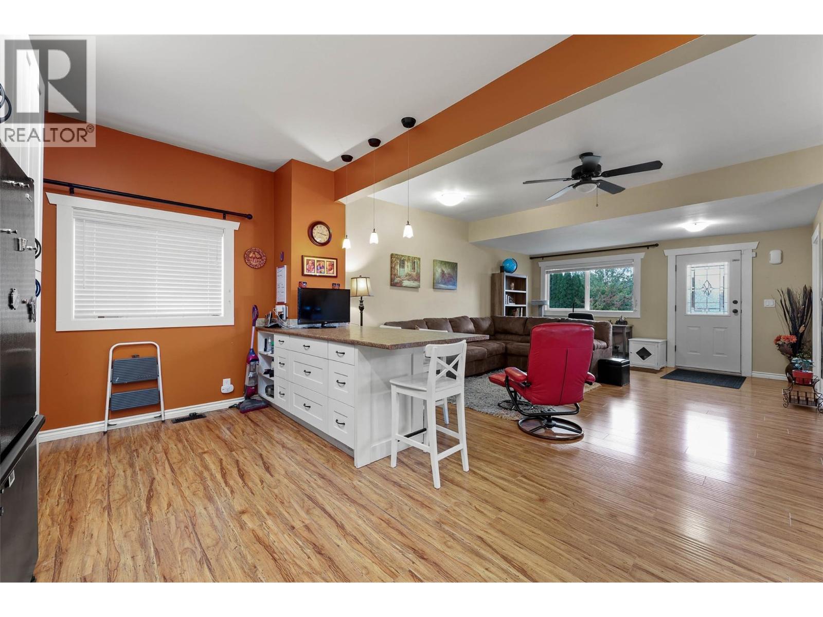 647 HEMLOCK STREET - 5