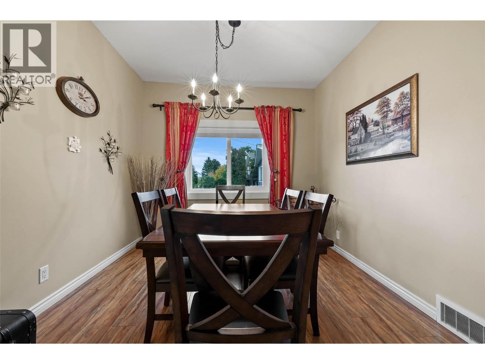 647 HEMLOCK STREET - 8