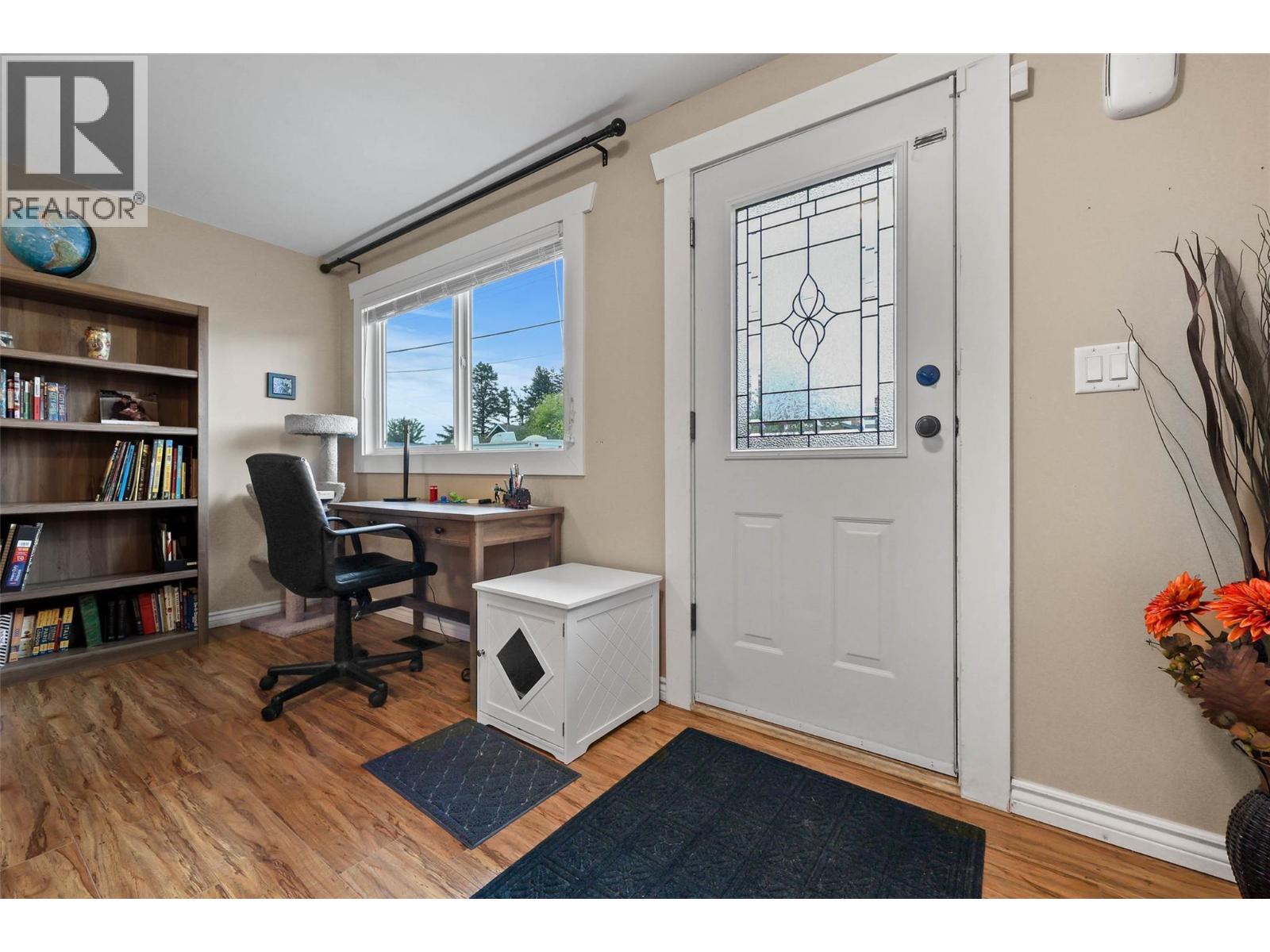 647 HEMLOCK STREET - 9