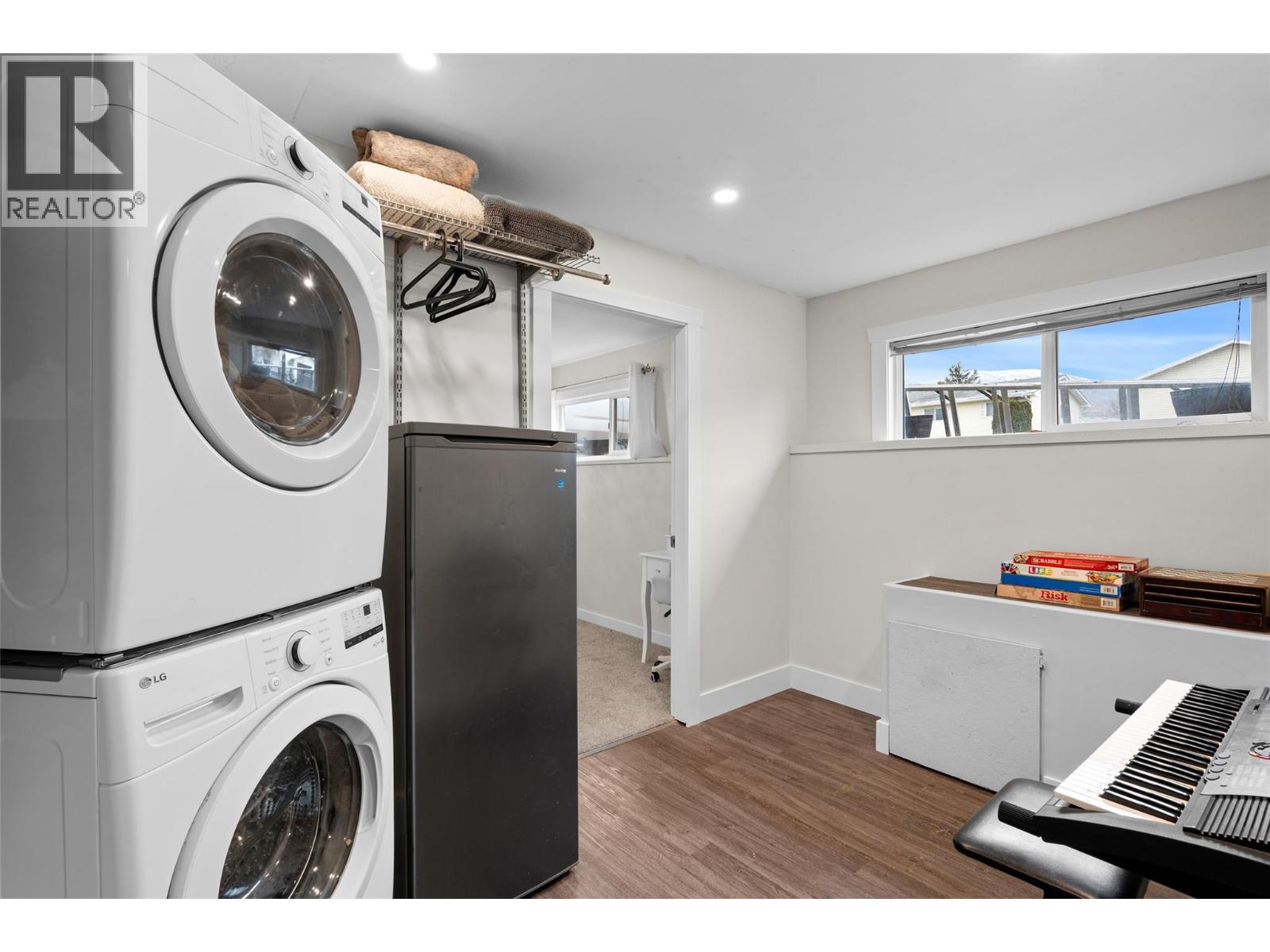 332 CHETWYND DRIVE - 15