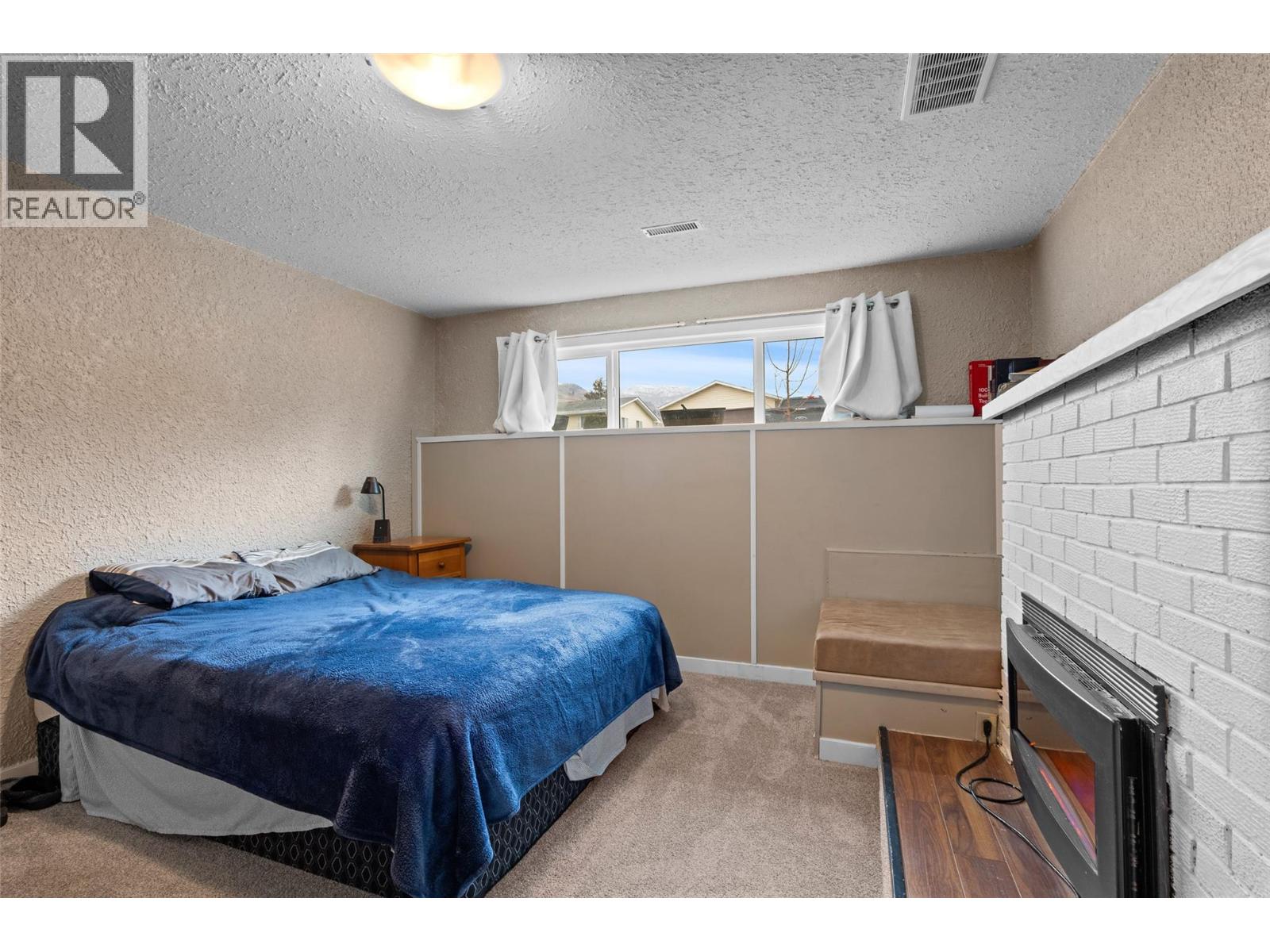 332 CHETWYND DRIVE - 17