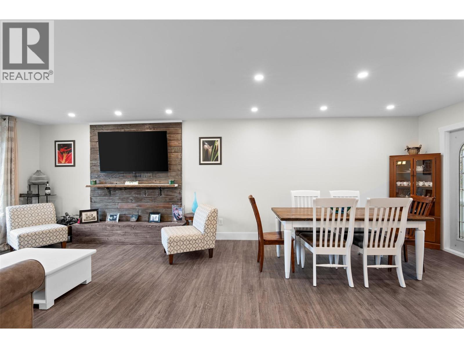 332 CHETWYND DRIVE - 4