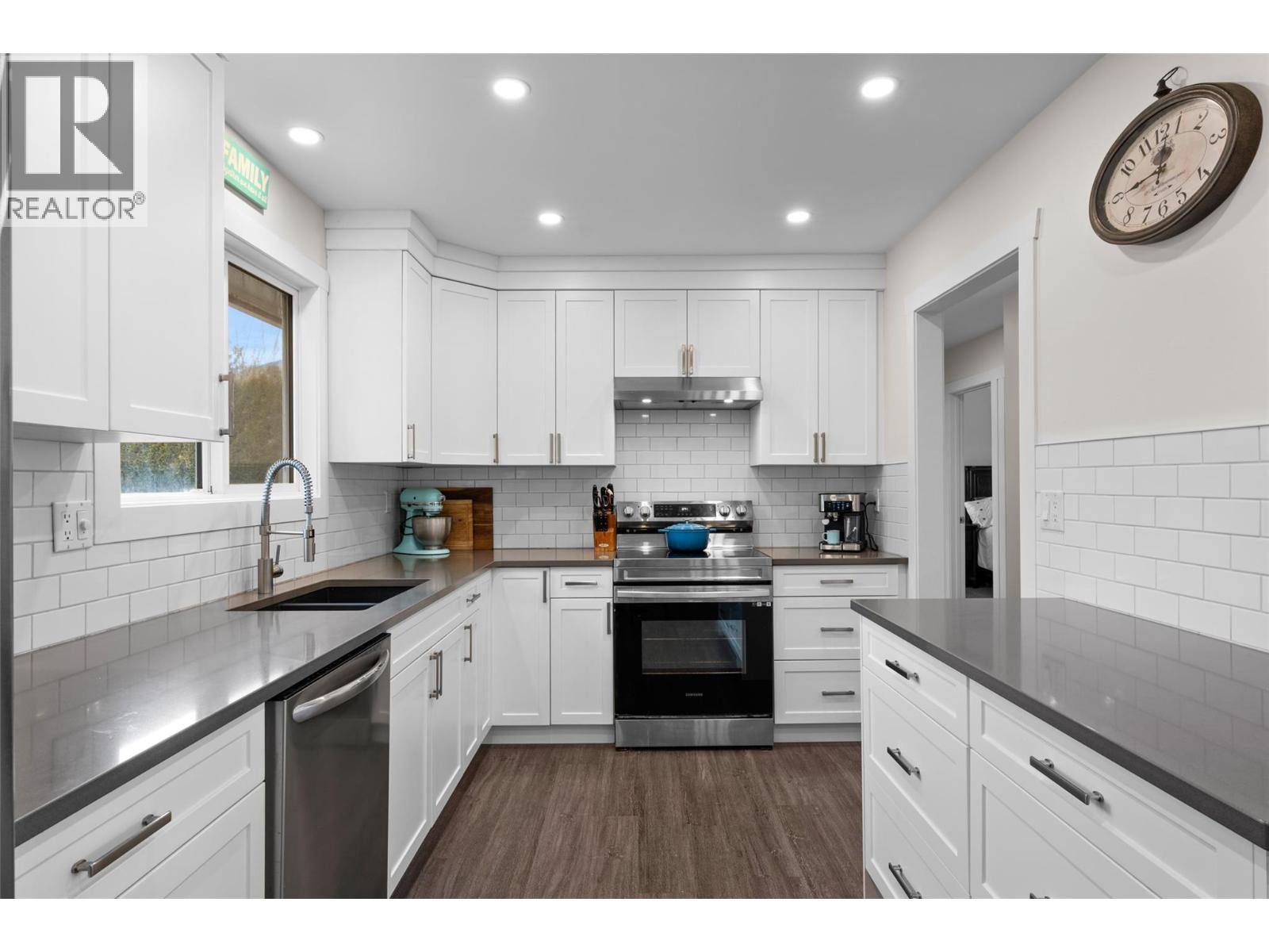 332 CHETWYND DRIVE - 9