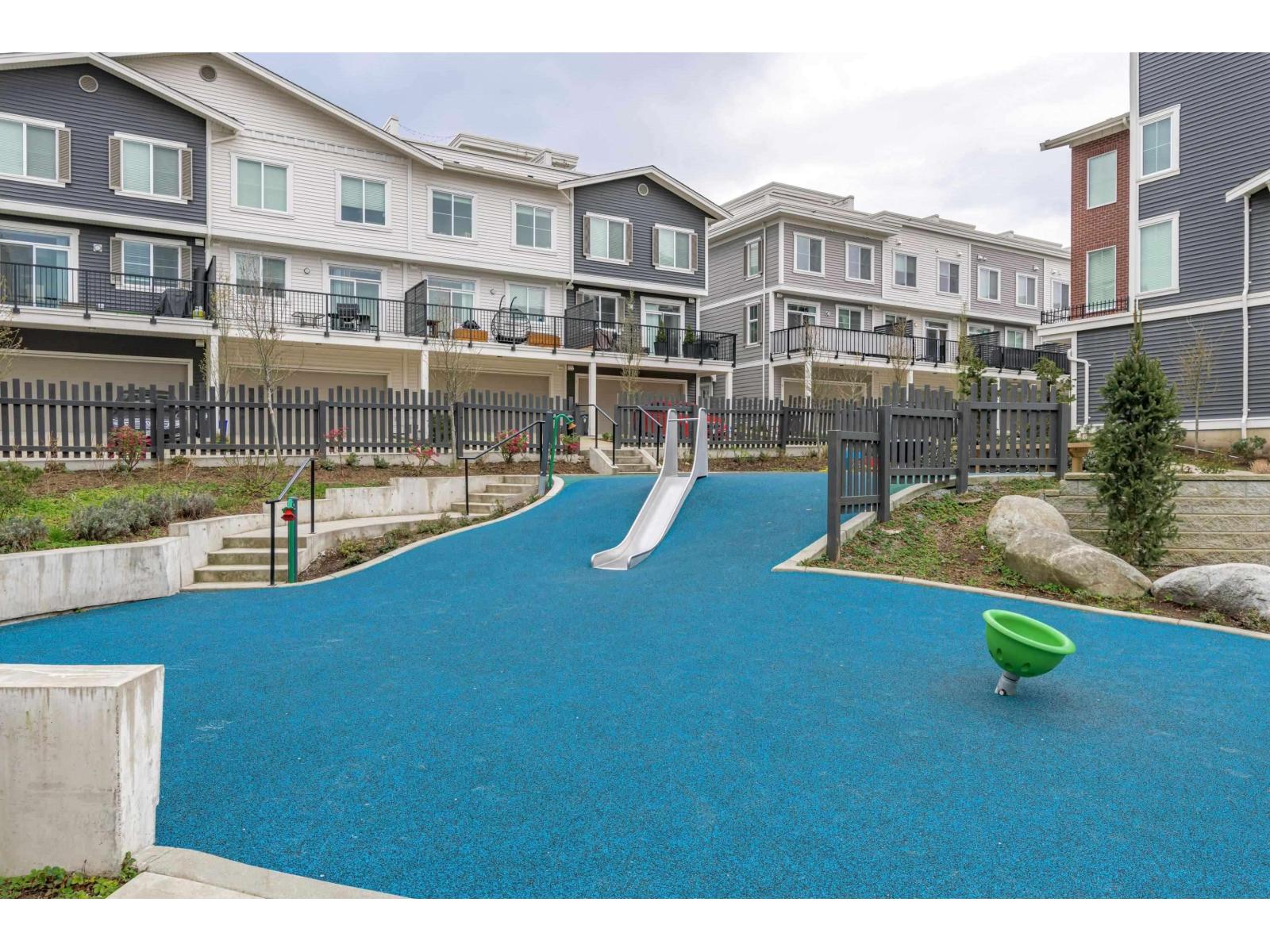 73 8371 202B STREET, Langley