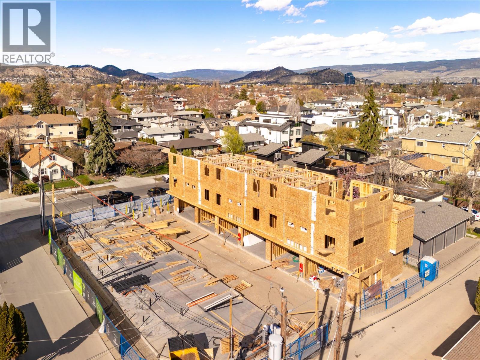 #3 735 MORRISON AVENUE - 23