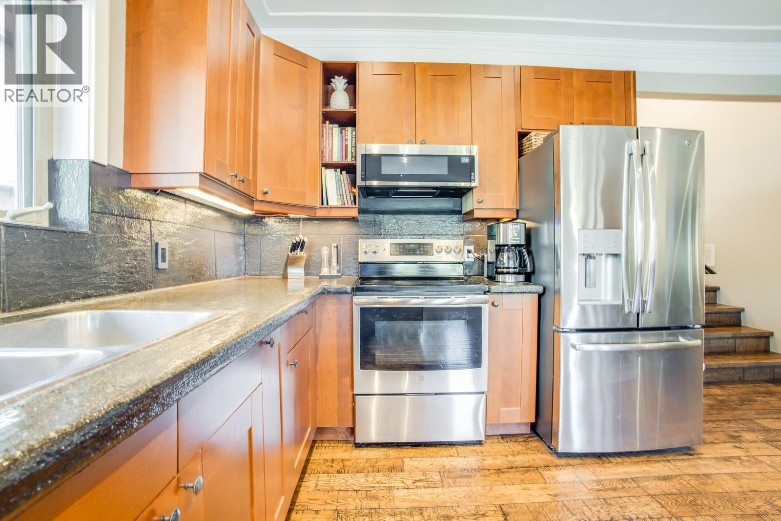 819 CADDER AVENUE - 6