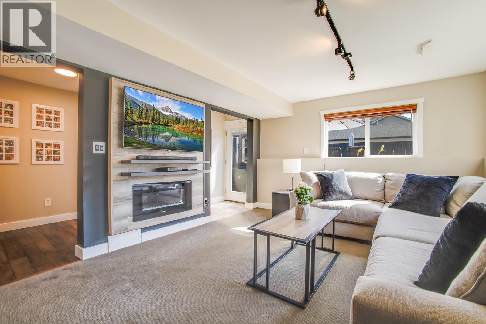 819 Cadder Avenue - 43