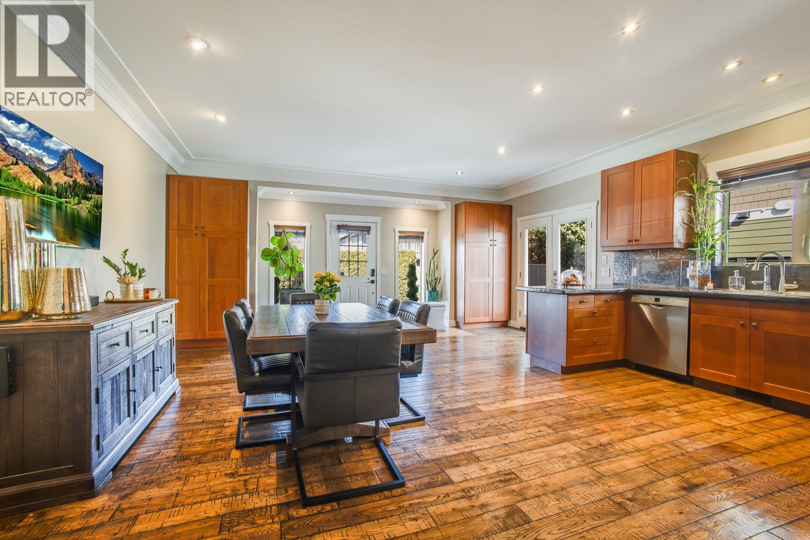 819 CADDER AVENUE - 10