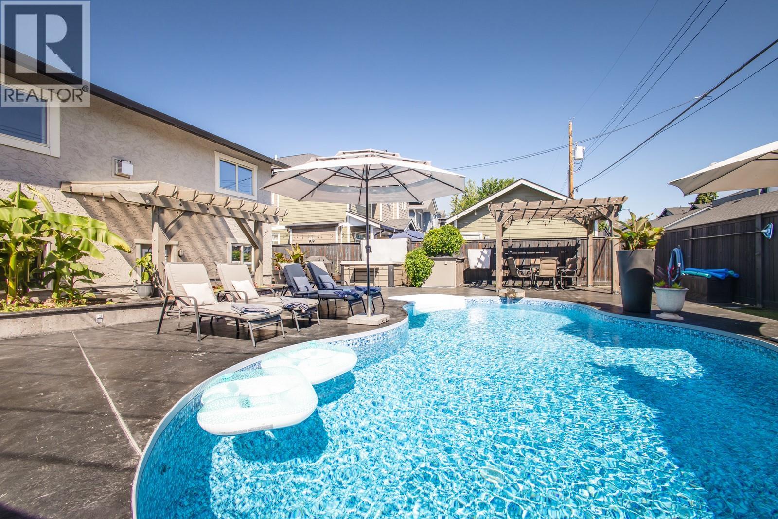 819 CADDER AVENUE - 18