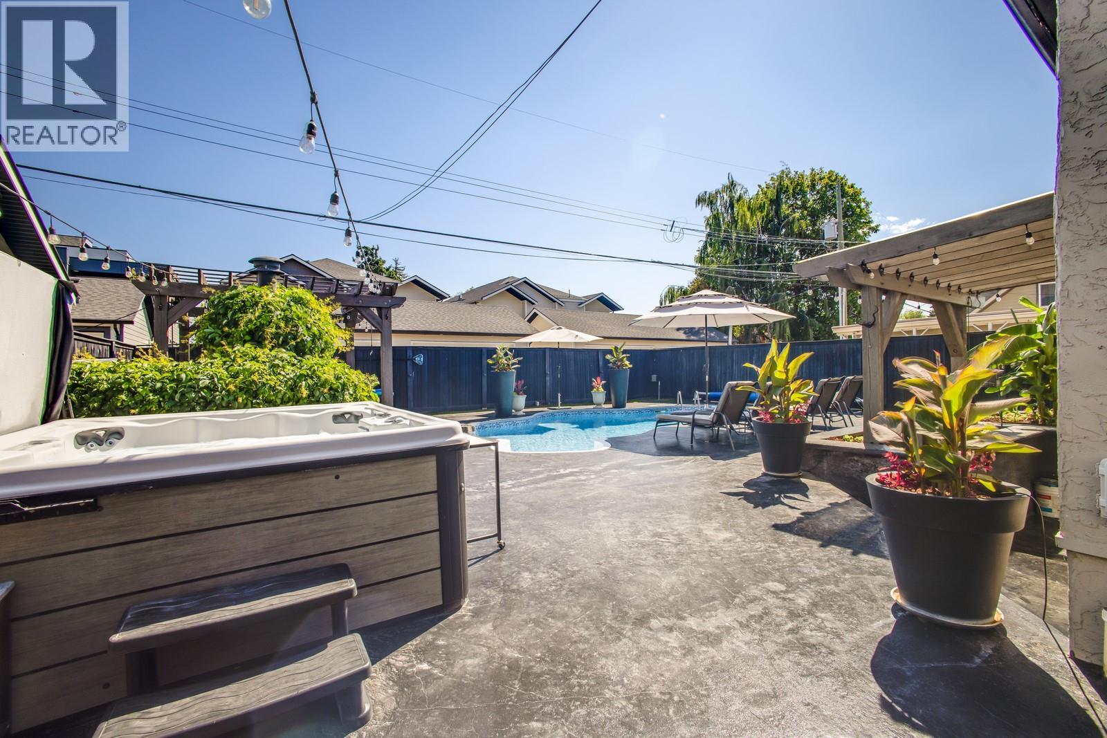 819 CADDER AVENUE - 23