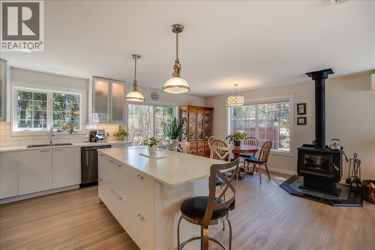 210 BAYVIEW STREET - 11