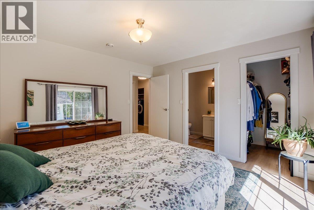 210 BAYVIEW STREET - 17