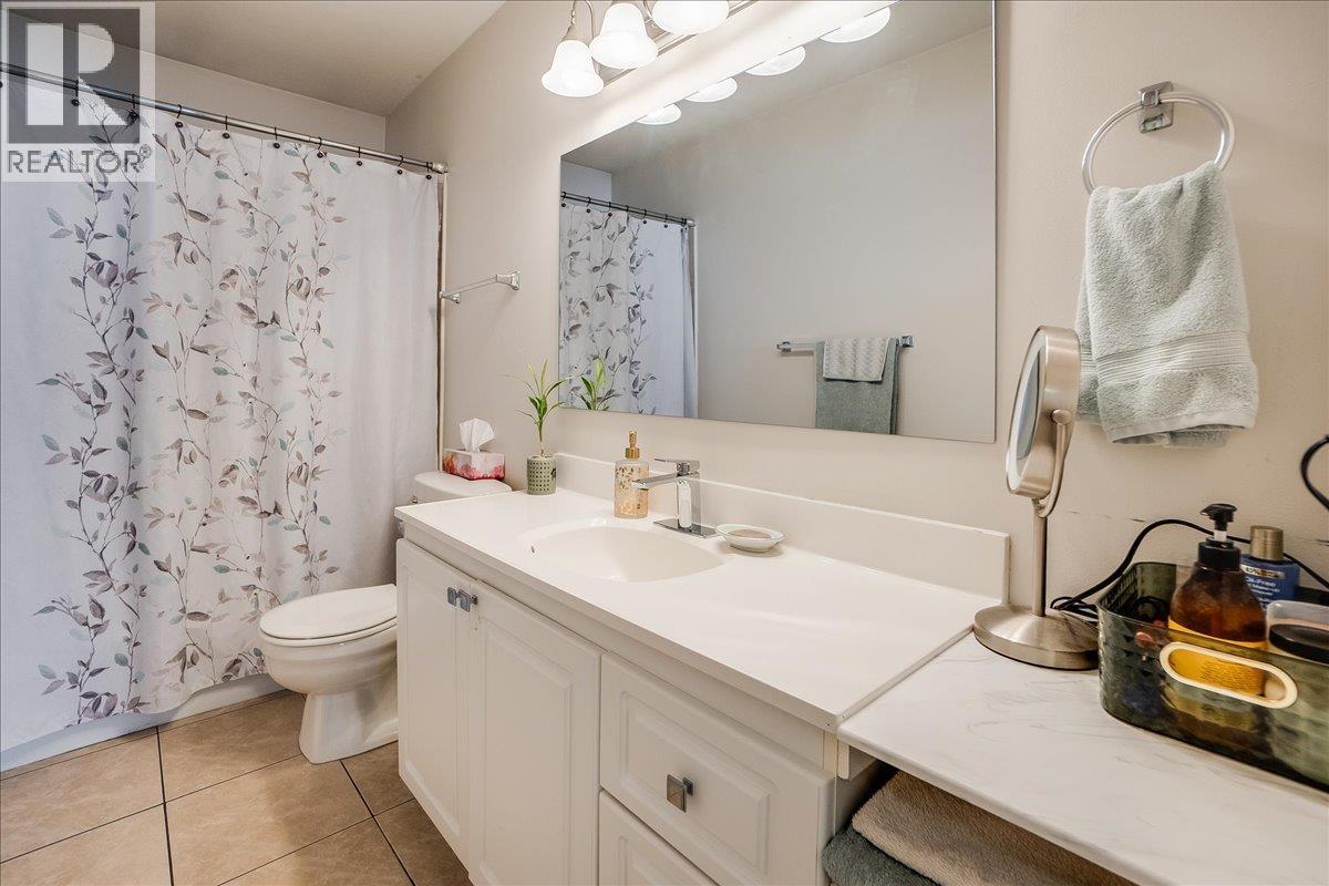 210 BAYVIEW STREET - 24