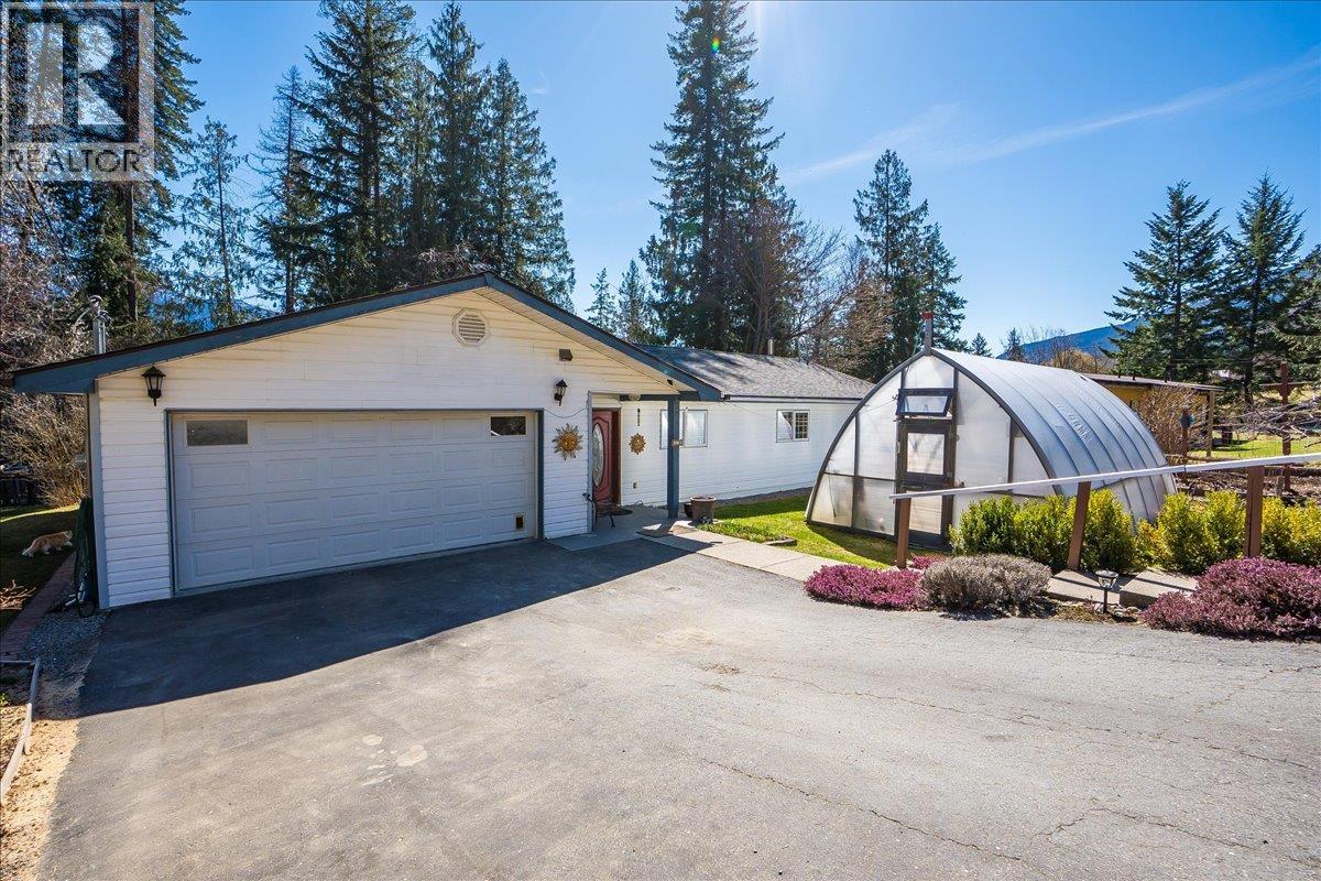 210 BAYVIEW STREET - Image 2