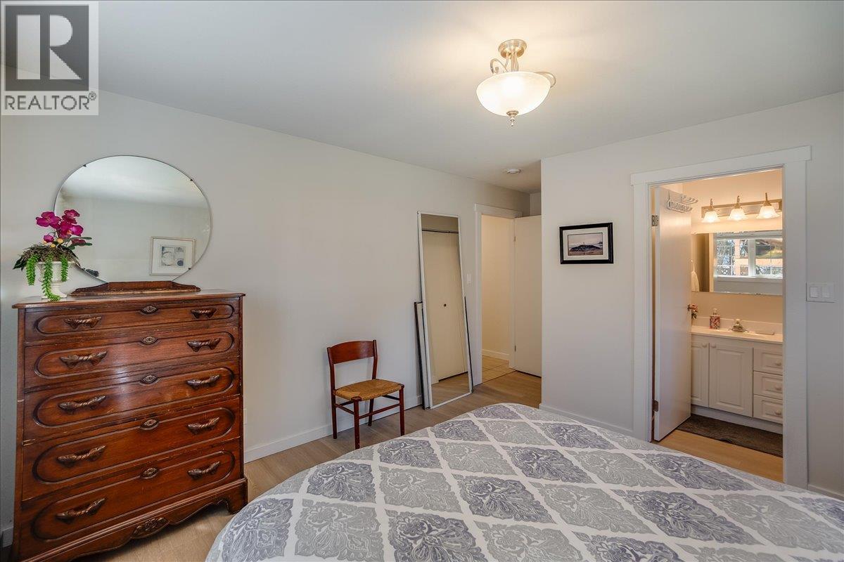 210 BAYVIEW STREET - 21