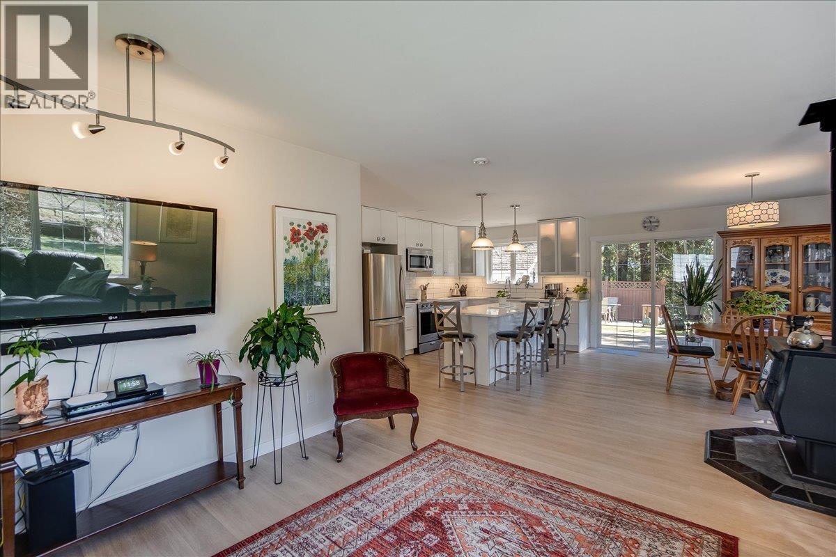 210 BAYVIEW STREET - 14