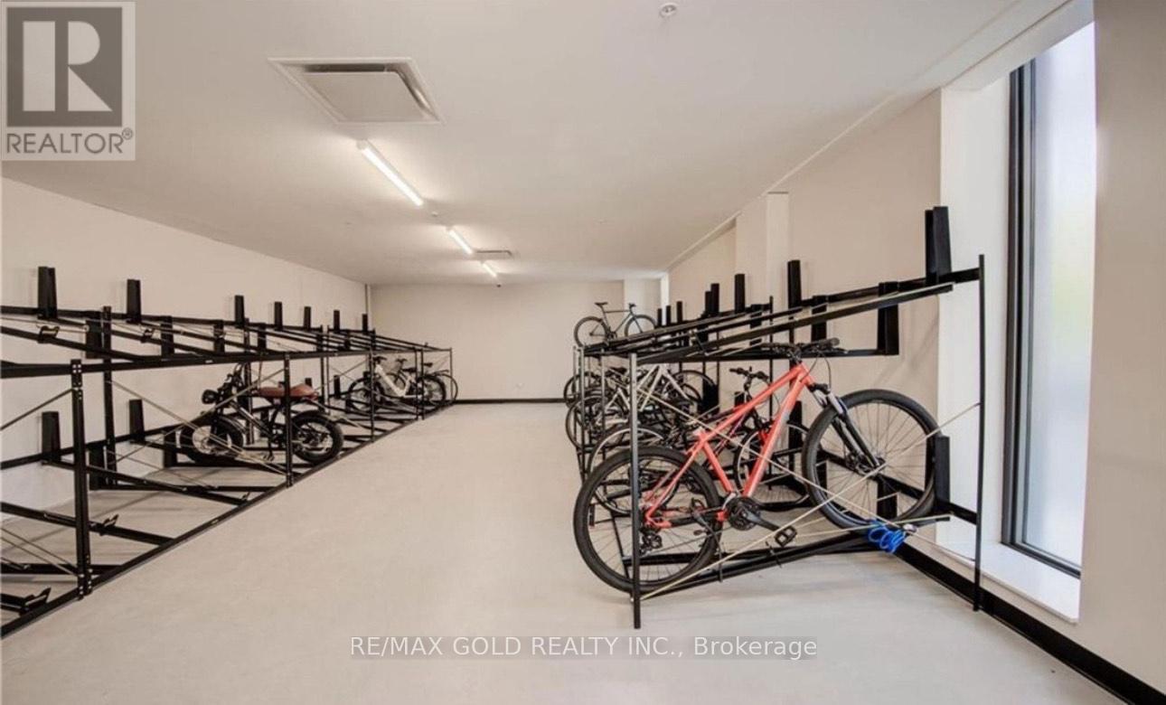 #1302 741 KING STREET - 12